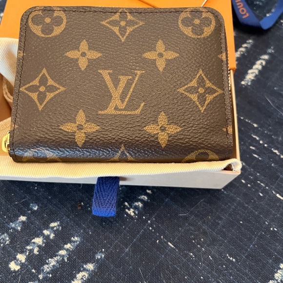 Louis Vuitton Monogram Wallet - Picture 3 of 5